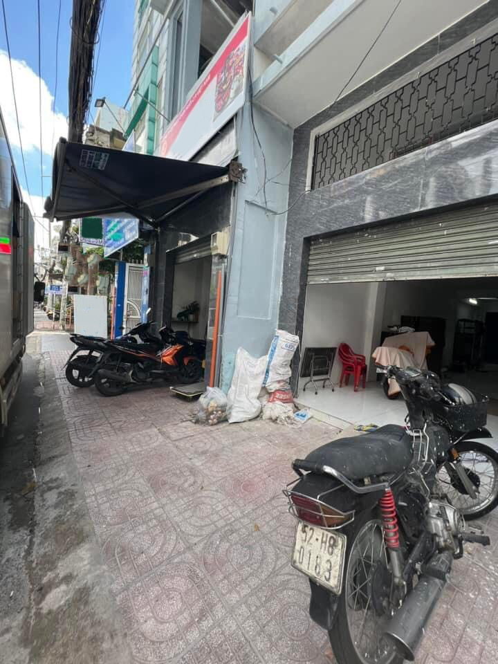 Cho thuê nhà nguyên căn MTĐ Đặng Văn Ngữ p13, quận Phú Nhuận.